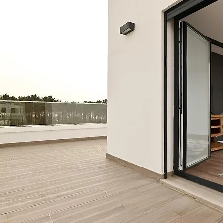 Penthouse With A Pool By The Beach! Amora